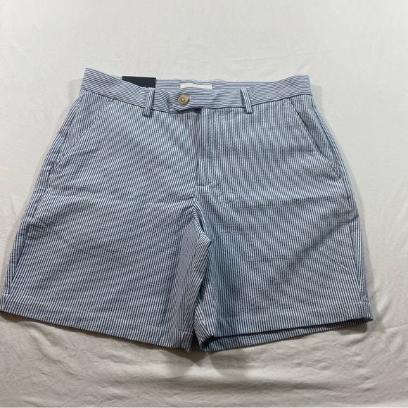 Banana Republic Other - Banana Republic Shorts Grayson Seersucker pockets Blue White Flat Front Men 30